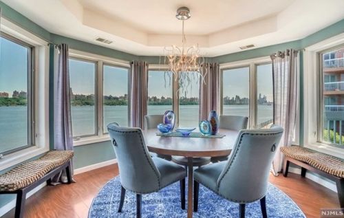 204 Jefferson Ct, Edgewater, NJ 07020-1647