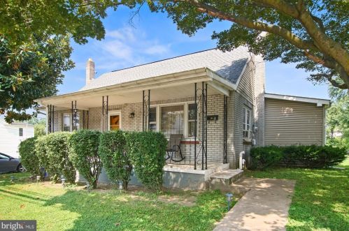 17 Adams St, West Enola, PA 17025-2802