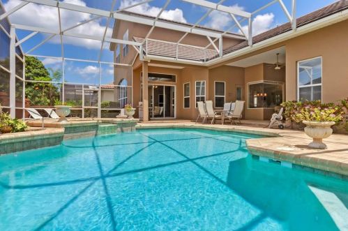 4916 Keeneland Cir, Orlando FL  32819-3141 exterior