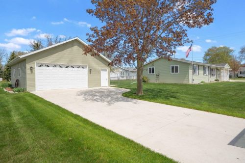 1226 Cedar Ave, Manitowoc, WI 54220-1330