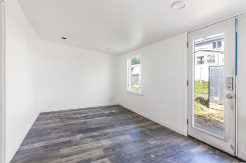 64 Knoll St, North Lindenhurst NY  11757-6906 exterior