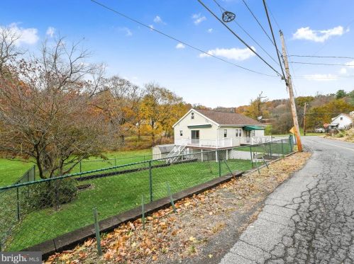 921 Garfield Ave, Primrose, PA 17901-9267