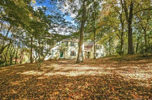 10 Herrmann Ln, Bridgeport, CT 06612-1048