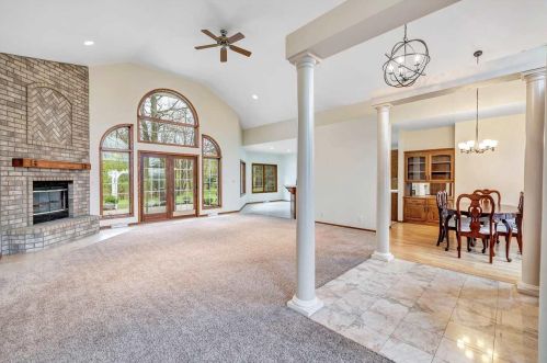 2241 Pinecrest Rd, Green Bay, WI 54313-7604