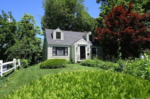 256 Lake St, Bridgeport, CT 06606-3908
