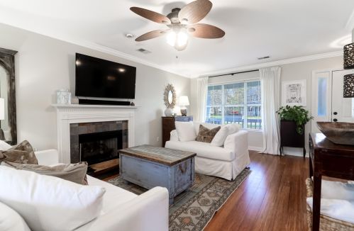 1291 Center Lake Dr, Mount Pleasant SC  29464-7419 exterior