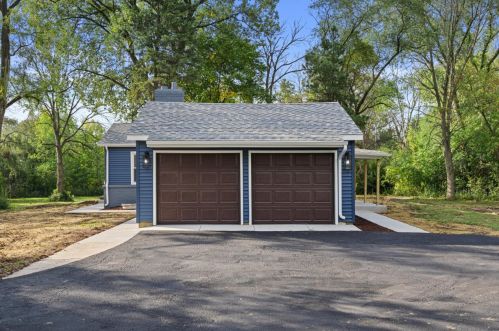 1313 Fiesta Ln, Thiensville WI  53092-5723 exterior