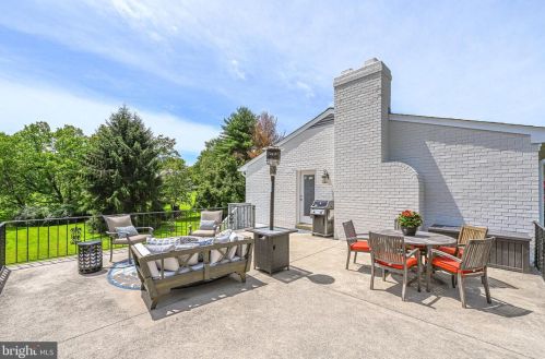 328 River Bend Rd, Great Falls VA  22066-4140 exterior