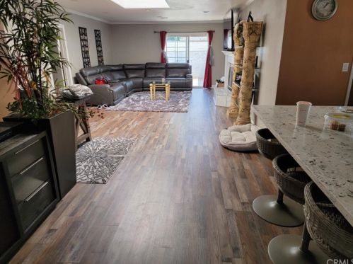 5332 Bellflower Blvd, Lakewood CA  90713-1414 exterior