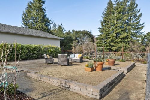 396 Pleasant Hill Rd, Sebastopol CA  95472-4020 exterior