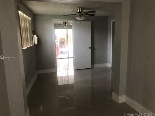 1481 9th Ct, Hialeah FL  33010-3331 exterior