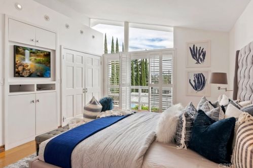 4429 Petit Ave, Van Nuys CA  91436-3211 exterior