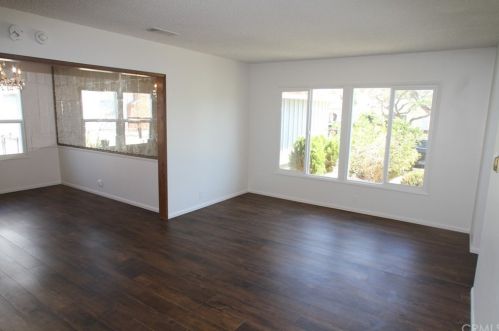 2735 Warwood Rd, Lakewood CA  90713-3137 exterior