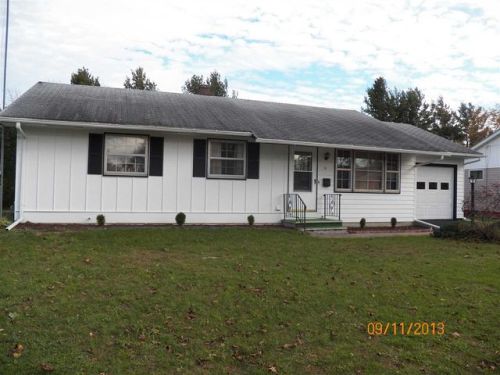 10 Randall Dr, Massena Center, NY 13662-2409