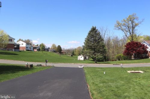 2790 Stacie Dr, Gilbertsville, PA 19525-9740