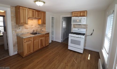 210 8 Ave, Manville NJ  08835-1233 exterior