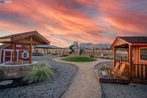 1080 Victorine Rd, Livermore CA  94551-6635 exterior