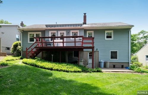 81 Mcnomee St, Oakland NJ  07436-2609 exterior