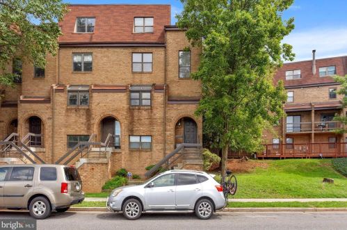 3300 Banneker Dr, Washington, DC 20018-1613