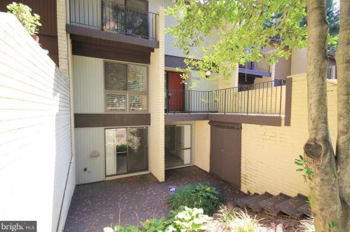 11120 Saffold Way, Herndon, VA 20190-3820