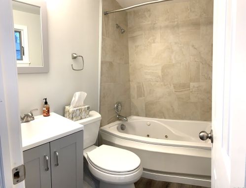 45 Manhasset Rd, Scotts Beach NY  11789-2919 exterior