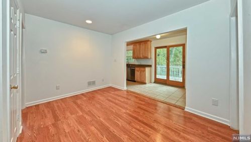29 River Rd, Oakland NJ  07436-1912 exterior