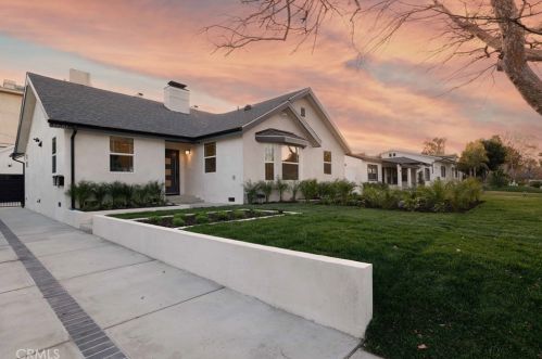 11512 La Maida St, North Hollywood CA  91601-4323 exterior