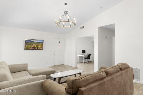 950 Redondo Dr, Gilbert AZ 85233-7539 exterior