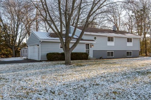 3590 Glen Park Rd, Waukesha WI  53151-5222 exterior