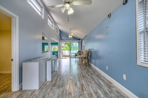800 Chesapeake Dr, Tarpon Springs, FL 34689-2578