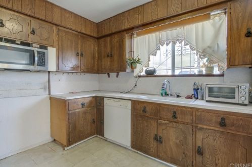 953 Myrrh St, Compton CA  90220-2910 exterior