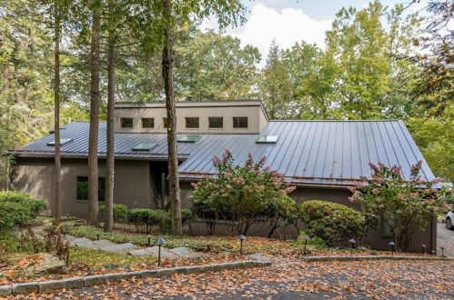 201 Hyerdale Dr, Goshen, CT 06756-1915
