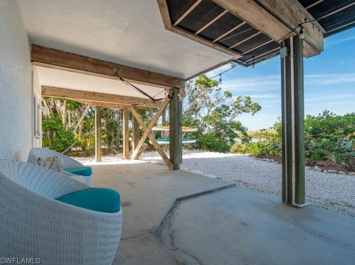 5690 Pne Tree Dr, Sanibel FL 33957-2304 exterior