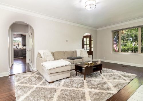 225 Ellendale Pkwy, Crown Point IN  46307-4341 exterior