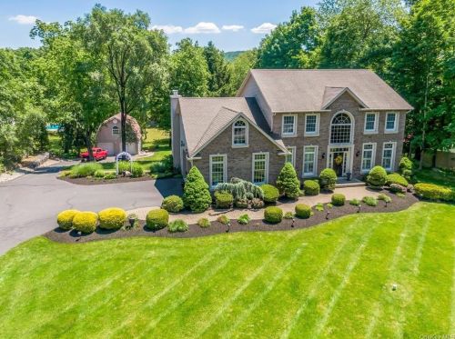 403 Kings Hwy, Valley Cottage, NY 10989-1530