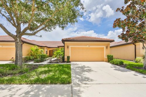 335 Seneca Falls Dr, Ruskin, FL 33572-3104