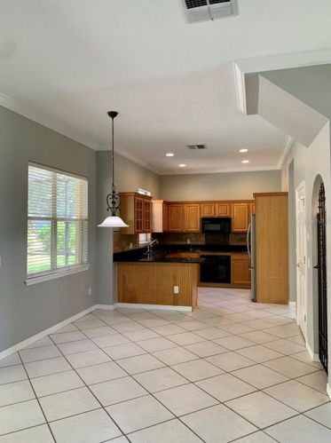 7925 Canyon Lake Cir, Orlando FL  32835-8206 exterior