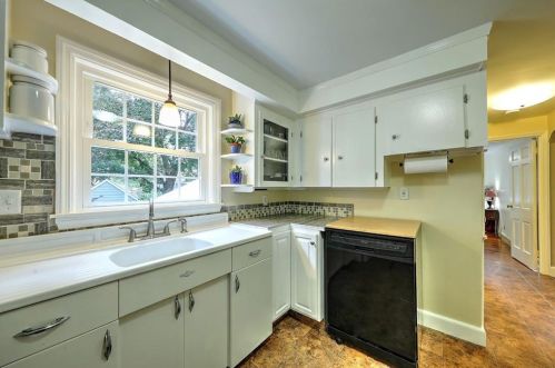 16 Cormier Rd, Lincoln RI  02865-3104 exterior