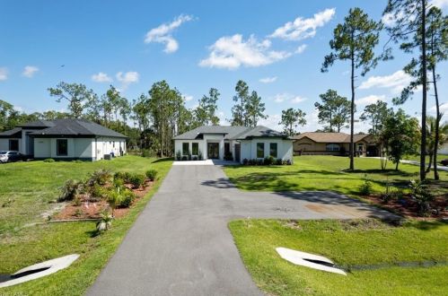 2633 27th Ave, Naples, FL 34120-1483