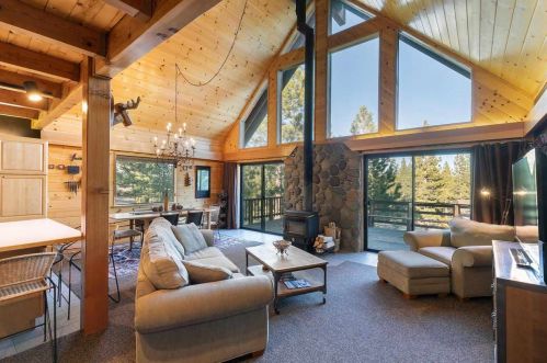13089 Solvang Way, Truckee, CA 96161-6878