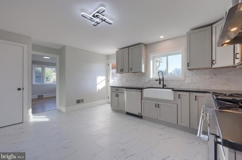 124 Millersville Rd, Lancaster PA  17603-4220 exterior