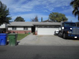 471 Pinewood St, Turlock, CA 95380-6068