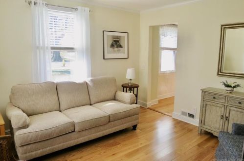 159 Sylvan Knoll Rd, Stamford, CT 06902-5355