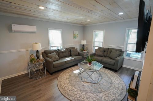 411 6th St, Laurel DE  19956-1363 exterior