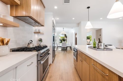 6464 Firmament Ave, Van Nuys CA  91406-6218 exterior