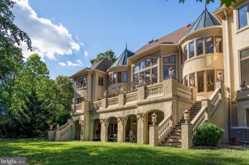 608 Kentland Dr, Great Falls VA  22066-1030 exterior