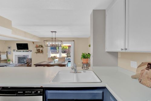 1718 Lindo St, Benicia CA  94510-2338 exterior