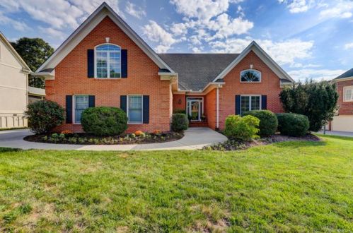 1051 Hamilton Ridge Ln, Knoxville, TN 37922-5152