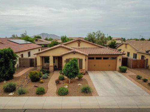 2757 Rakestraw Ln, Gilbert, AZ 85298-3429
