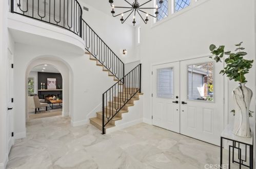 24370 Mornington Dr, Santa Clarita CA  91355-2037 exterior